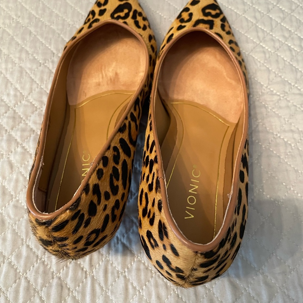 Leopard print vionic orthotic shoes super comfortable women’s size 8 not worn